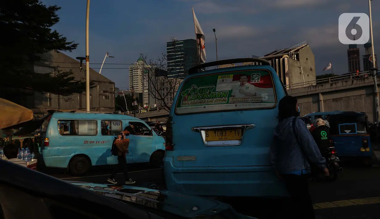 Sebab, area transportasi umum mulai dari bus, kereta dan lain sebagainya seharusnya menjadi area netral. (Liputan6.com/Angga Yuniar)