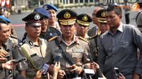 Kapolri Komjen Pol Sutarman langsung melakukan konferensi pers usai upacara serah terima jabatan Kapolri di Mako Brimob Kelapa Dua (Liputan6.com/ Helmi Fithriansyah)