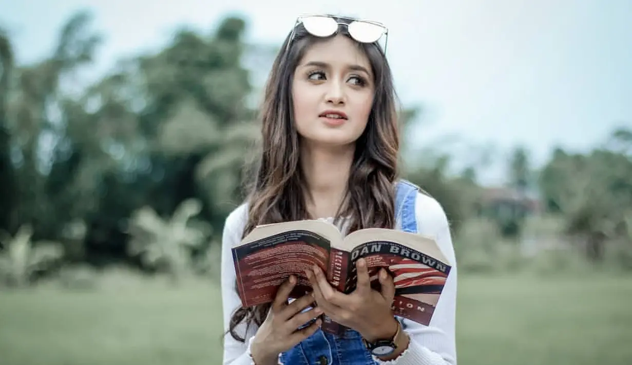 Selain menjadi model, Sehnaz Nur Nabiila juga sempat mencicipi dunia seni peran. (FOTO: instagram.com/sehnaznabillla/)