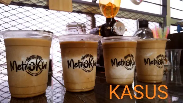 MetroKini, Sensasi Menyesap Secangkir Kopi di Dalam Metromini Lawas