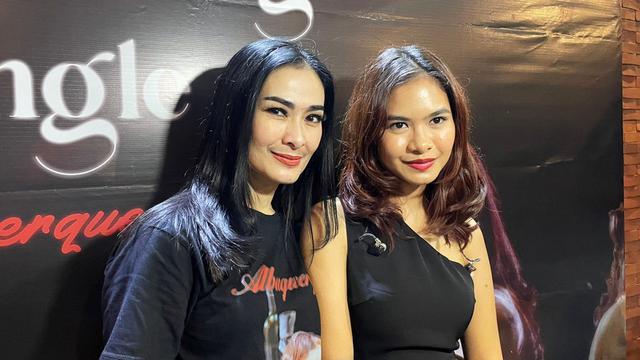 Salshadilla Juwita dan Iis Dahlia. (Liputan6.com/M. Altaf Jauhar)