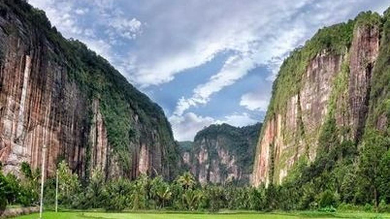 1. Lembah Harau Limapuluh Kota<br>