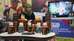 Salah satu produk inovasi untuk kesehatan dipamerkan pada Pasar Inovasi dan Kreativitas di Graha Pengayoman, Jakarta, Selasa (31/10). Ajang ini untuk mengkomersialisasikan produk kekayaan intelektual pelaku bisnis. (Liputan6.com/Helmi Fithriansyah)