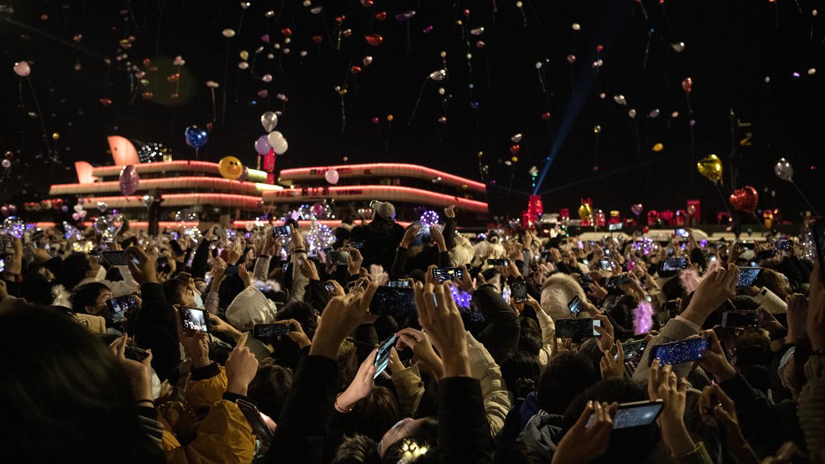 Potret Ribuan Warga Wuhan Asyik Pesta Tahun Baru 2021 Di Tengah Pandemi  Covid-19 - Global Liputan6.Com