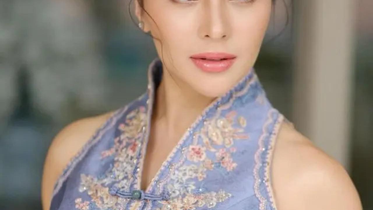 Tampil Flawless, Ini 6 Pesona Nikita Willy Kenakan Baju Qipao China