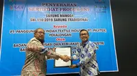 Sarung Mangga mendapatkan sertifikat berstandar SNI 110:2019 Kategori Sarung Tradisional. (Foto: Dok.)