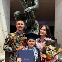 Jessica Iskandar saat Hadir di Wisuda El Barack yang Telah Lulus SD. [@inijedar]