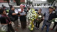 Aksi damai GKSI tersebut sebagai bentuk rasa simpatik atas kasus penembakan yang menewaskan 50 orang di klab malam komunitas LGBT di Orlando, AS, beberapa waktu lalu, Jakarta, Selasa (14/6). (Liputan6.com/ Immanuel Antonius)