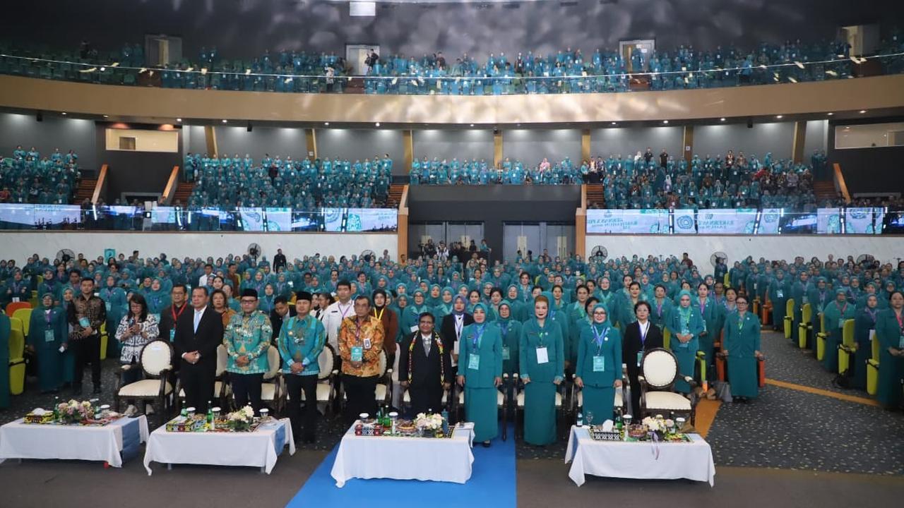 Pelindung Tim Penggerak PKK Nasional, Selvi Ananda Gibran Rakabuming membuka Puncak Peringatan Hari Kesatuan Gerak (HKG) ke-53