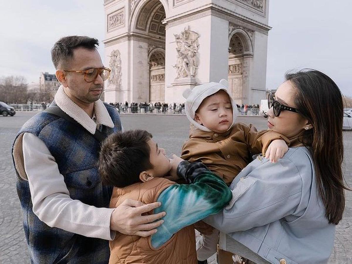 Potret tersebut langsung mencuri perhatian netizen. Mereka menuliskan berbagai komentar.<br>