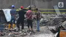 Satu orang meninggal dunia akibat kebakaran melanda 25 lapak pemulung tersebut. (merdeka.com/Imam Buhori)