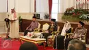 Pangeran Khalid bin Sultan Abdul Aziz Al Suud memberi sambutan saat melakukan pertemuan dengan Presiden Joko Widodo di Istana Merdeka, Jakarta, Kamis (4/5). (Liputan6.com/Angga Yuniar)