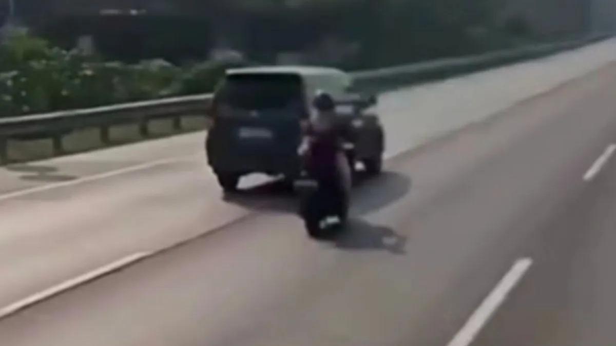 Viral Pemotor Wanita Nyasar Masuk Tol Jakarta-Cikampek