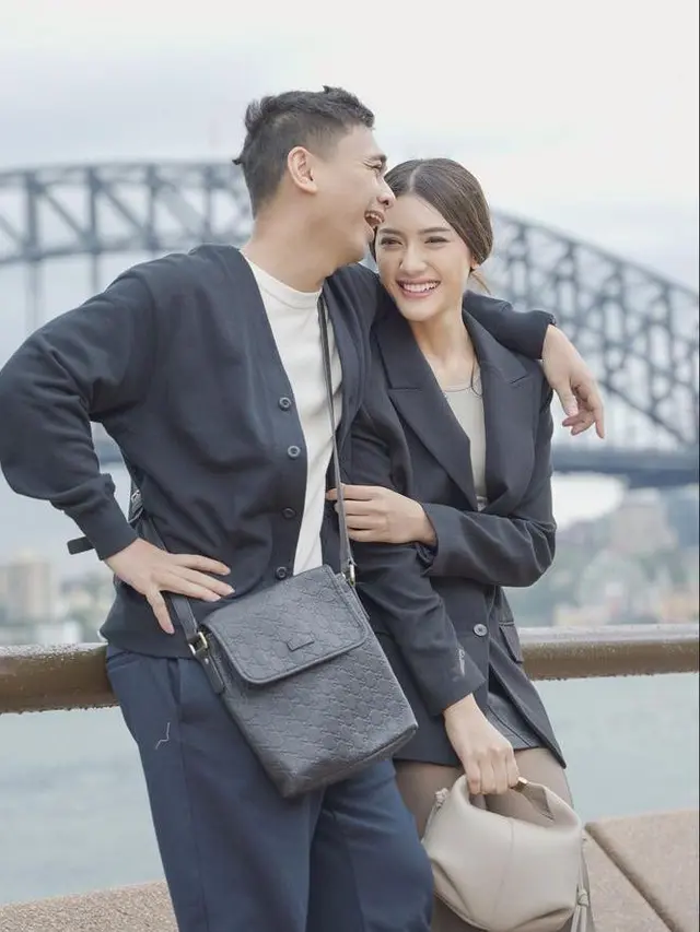 Liburan Raditya Dika dan Keluarga di Australia