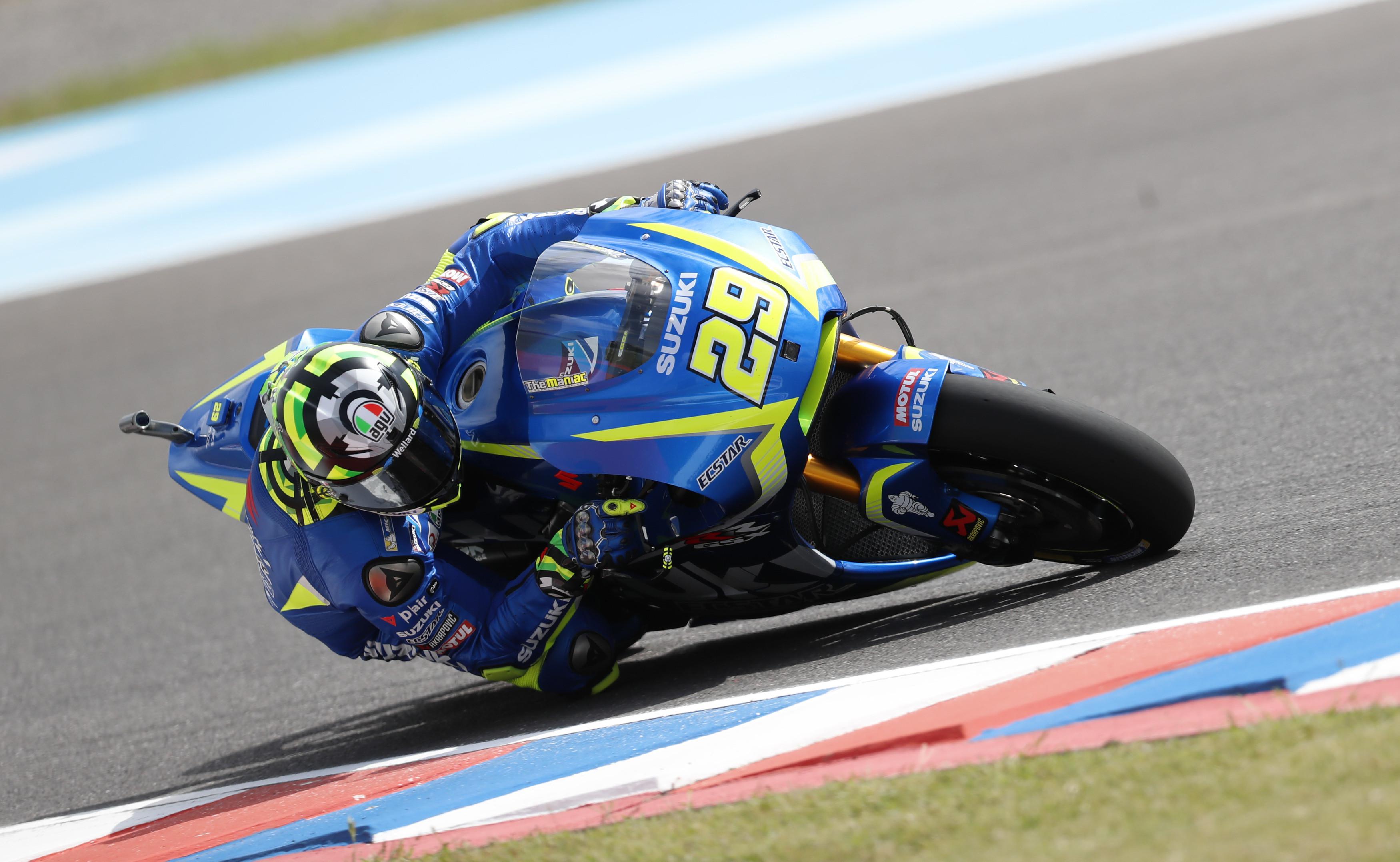 Pebalap Suzuki Ecstar, Andrea Iannone, mengaku terlalu tinggi memasang target pada balapan MotoGP 2017. (EPA/David Fernandez)