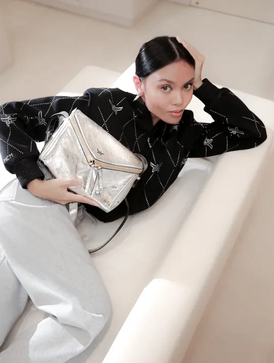 Fashion Collection by MCM, Makeup by Laura Mercier, Hair by Sisley, Model: Lola from Studio47.