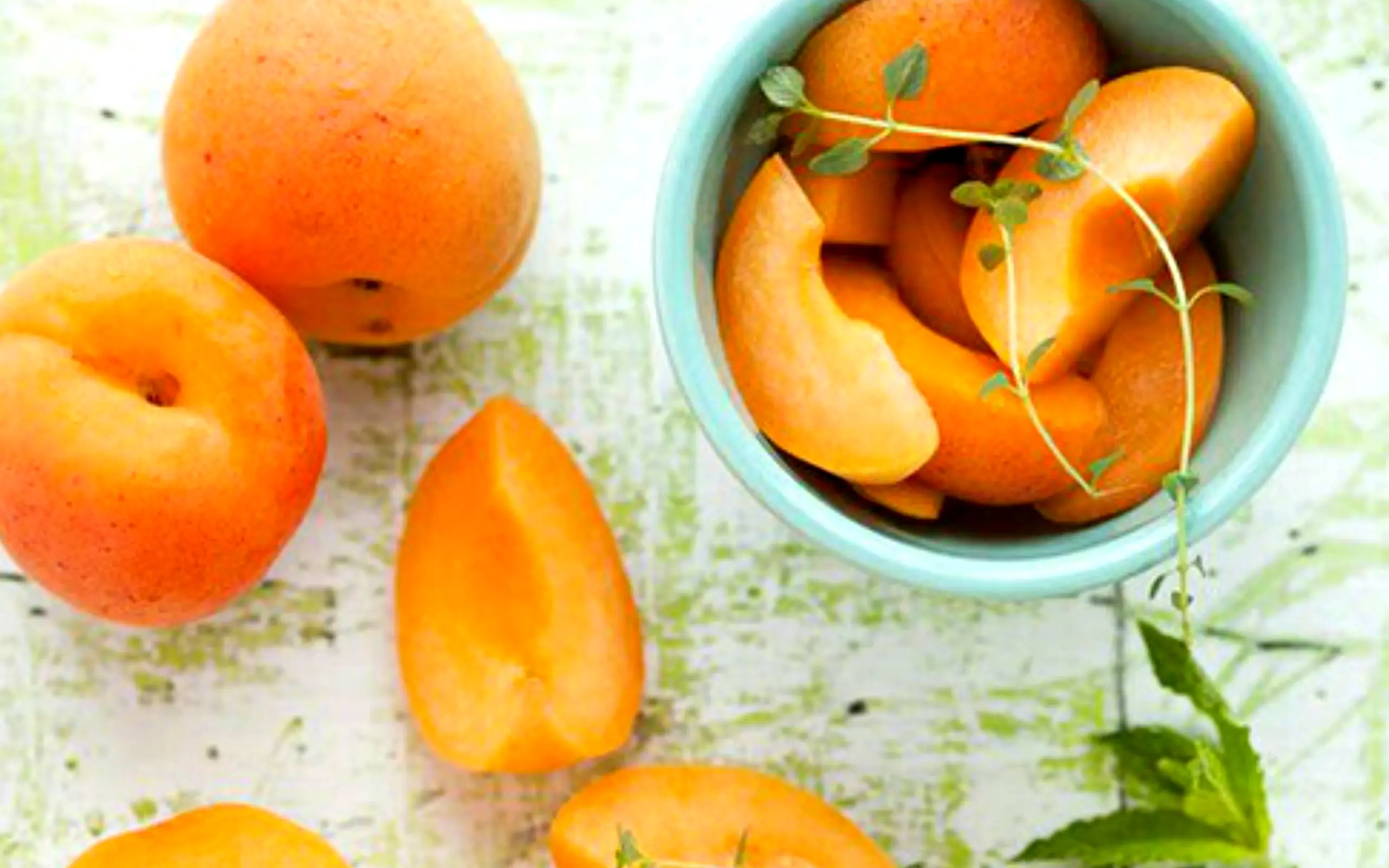 Ilustrasi buah aprikot