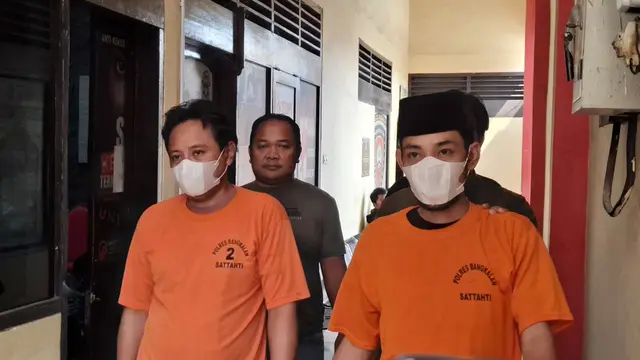 Dua orang tersangka kasus pesta sabu di Kecamatan Modung.