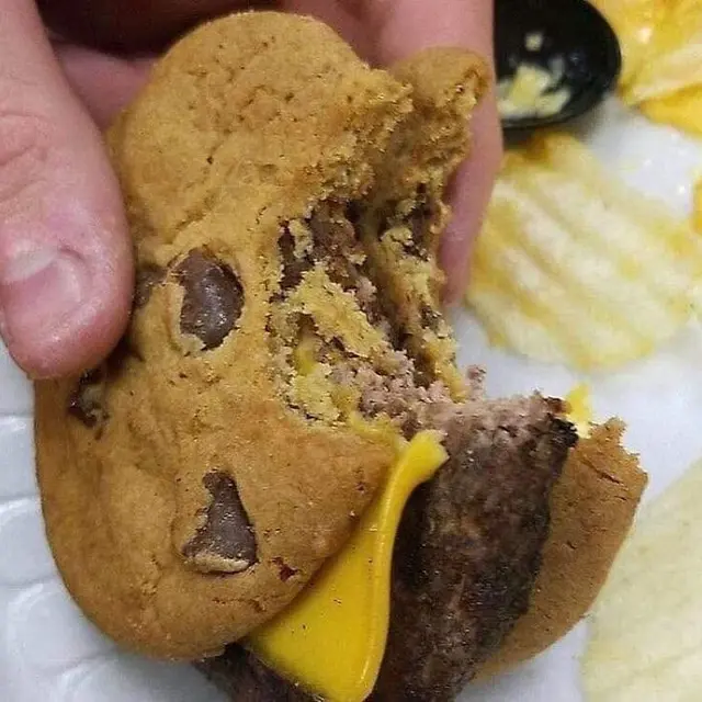 6 Potret Perpaduan Cokelat dengan Makanan Tak Biasa Ini Nyeleneh Banget