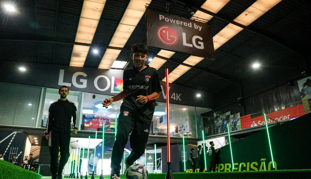 Salah satu pemain Korea-Korea Selecao sedang berlatih di tempat futuristik pada hari ke-8 pemusatan latihan mereka di Portugal, Kamis (28/11/2024). Tempat tersebut bernama Footlab.