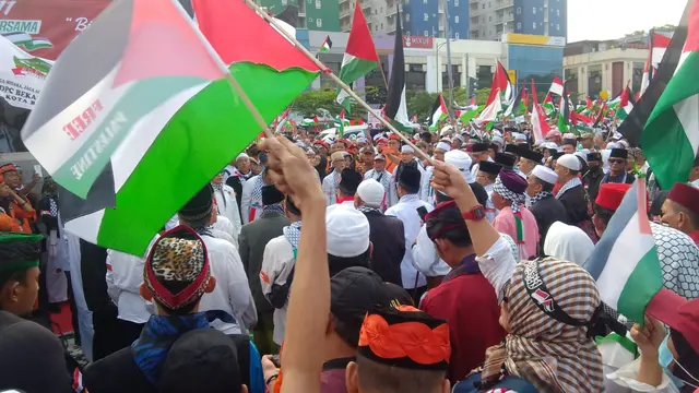 Lautan massa aksi bela palestina di CFD Bekasi. (Liputan6.com/Bam Sinulingga)