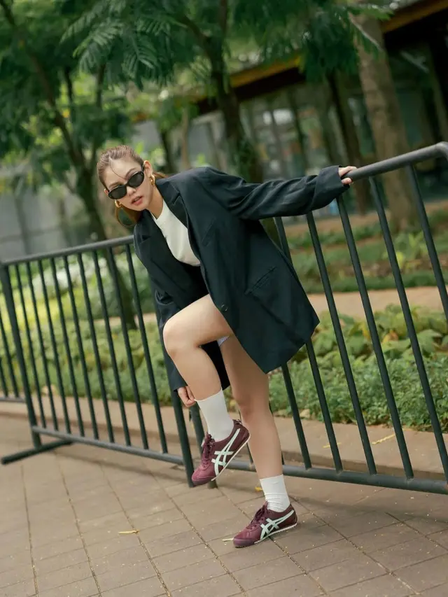 Mix & Match Korean Office Girl Look ala Vanesha Prescilla (Instagram/@vaneshaass)