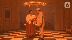 Pemain saat tampil dalam musikal horor bertajuk IBU di Jakarta, Jumat (5/11/2021). Musikal horor persembahan www.indonesiakaya.com mengajak para penikmat seni untuk #NontonTeaterDiRumahAja yang disutradarai Renitasari Adrian. (Liputan6.com/HO/Eriekn Juragan)