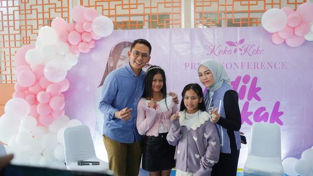 Kaka Keke merilis official music video dari single perdana mereka yang berjudul "Adik Kakak."