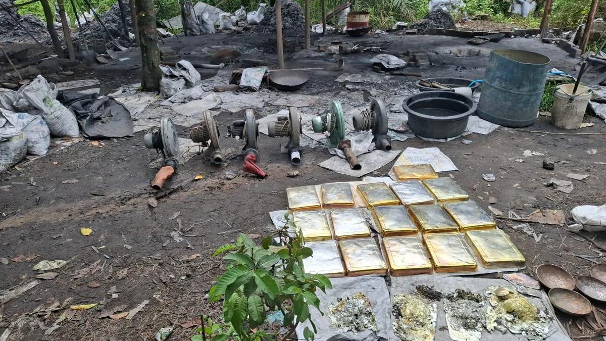 Prajurit TNI AL Satgas Halilintas Gerebek Aktivitas Peleburan Ilegal di Air Anyir Ratusan Kg Timah Batangan Diamankan