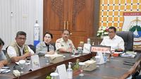 Pj Gubernur Sulbar Akmal Malik rapat bersama Balai PUPR dan OPD terkait banjir bandan dan tanah longsor Mamuju (Foto: Liputan6.com/Istimewa)