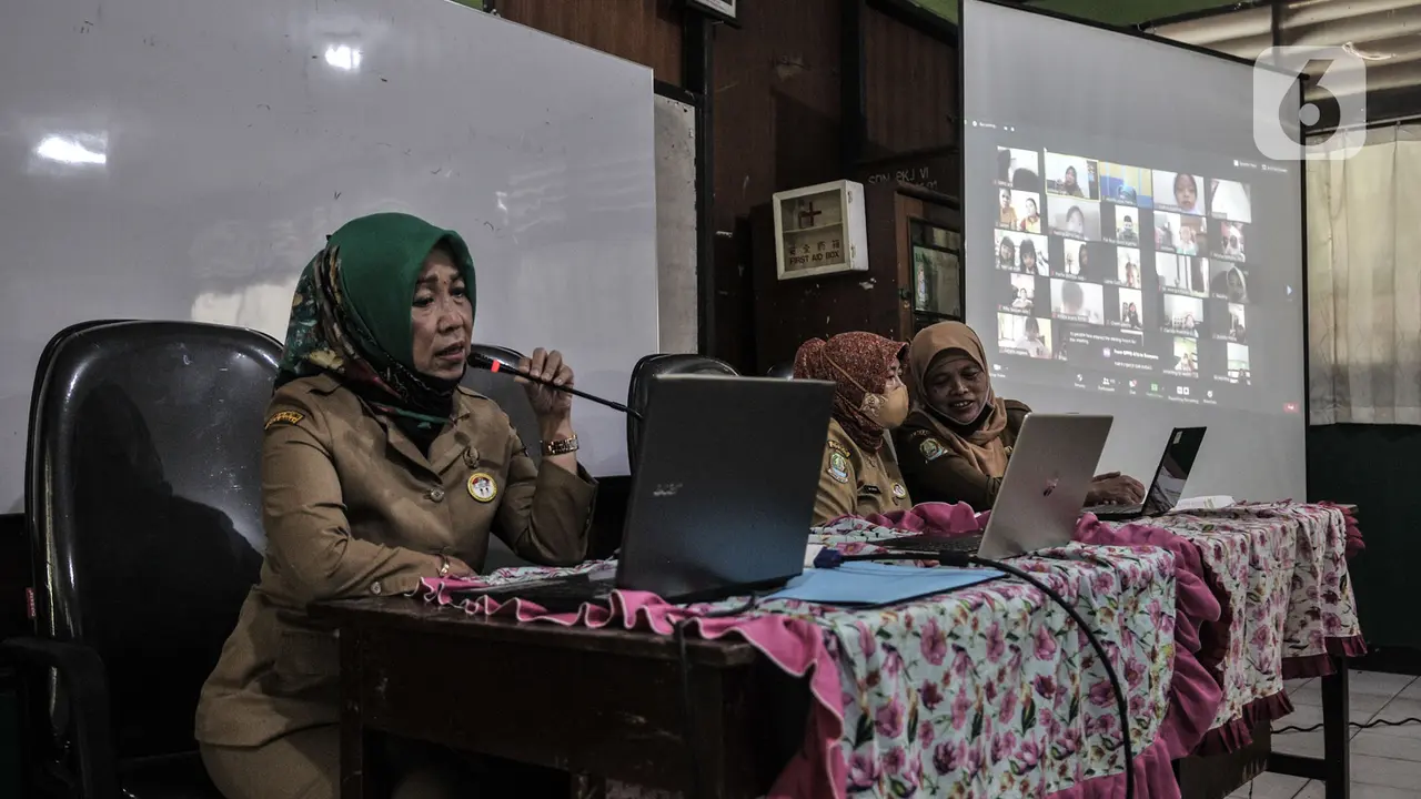 Hari Pertama Tahun Ajaran Baru 2020 di Tengah Pandemi