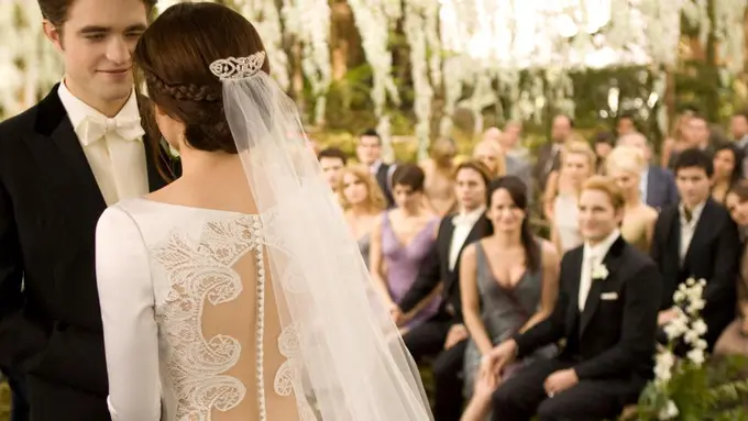 23 Inspirasi Gaun Pengantin dari Film-film Abad 20