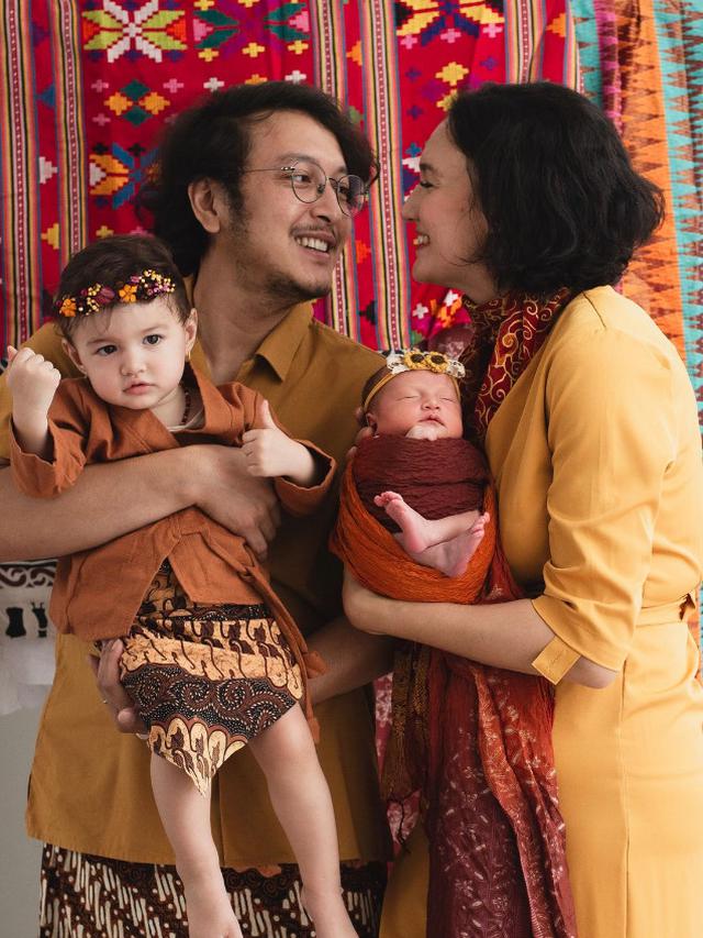 Dimas Anggara dan Nadine Chandrawinata