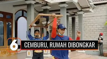 Akibat cemburu buta, seorang suami berinisial AP, membongkar rumahnya sendiri di Desa Tulung, Sampung, Kabupaten Ponorogo, Jawa Timur. AP menduga, sang istri yang bekerja sebagai tenaga kerja wanita (TKW) di Hongkong itu selingkuh dengan pria lain.