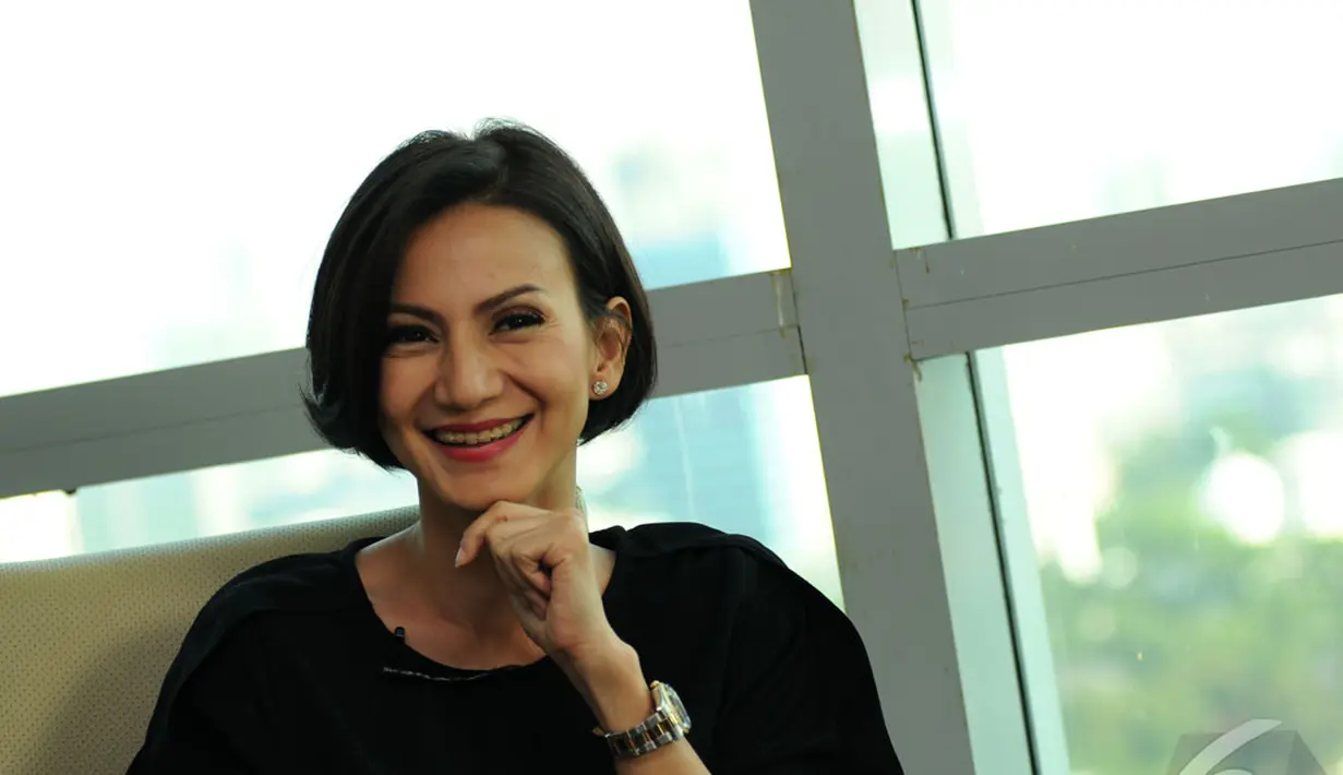 Ini Isi Curhatan Wanda Hamidah Usai Diberhentikan dari PAN. Wanda Hamidah berbagi cerita seputar dirinya yang ramai diberitakan media terkait pemberhentian dirinya dari PAN, Jakarta, (17/9/14). (Liputan6.com/Helmi Fithriansyah)