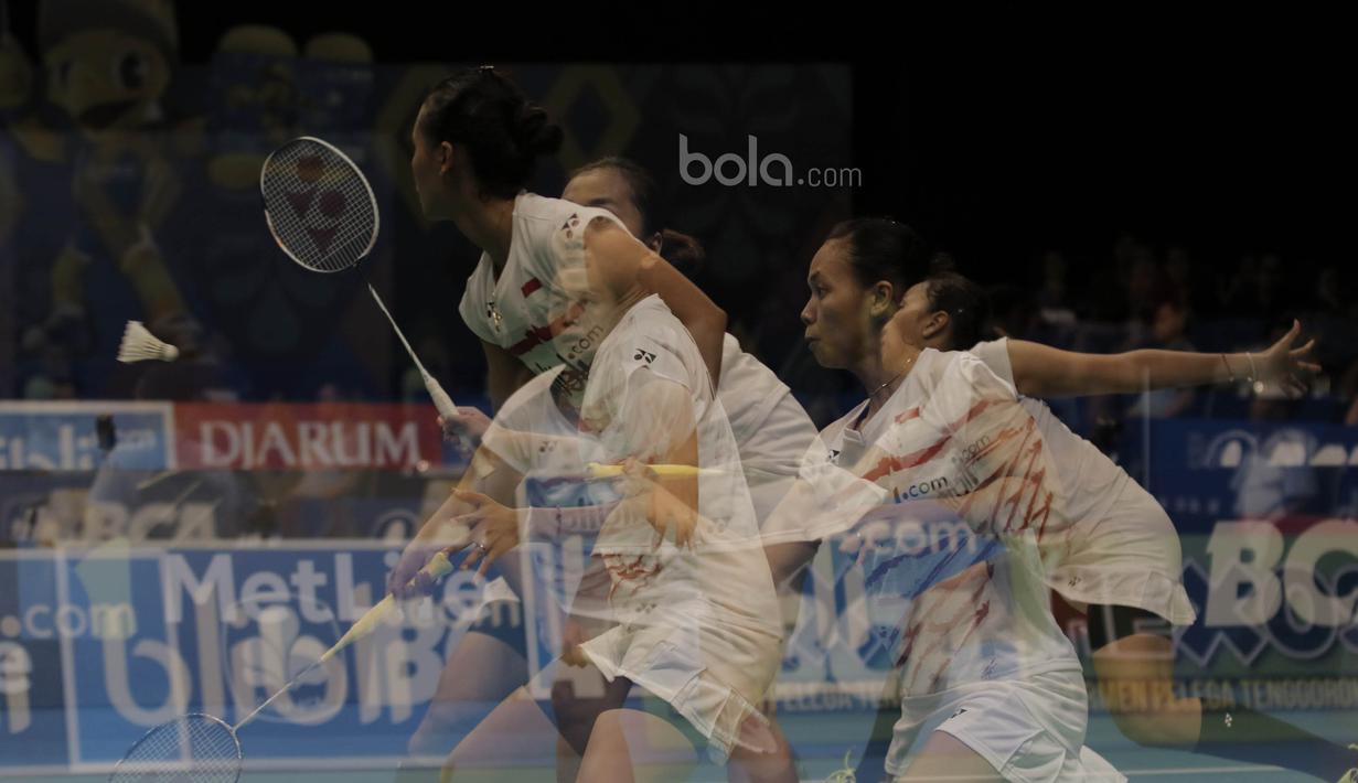 Pasangan  ganda putri Indonesia, Della Puspita Haris/Rosyita Eka Putri Sari, kalah dari pasangan Korea, Chang Ye Na/Lee So hee pada laga Indonesia Open 2017 di JCC, Jumat (16/6/2017). Indonesia kalah 21-17, 13-21- 13-21. (Bola.com/M Iqbal Ichsan)