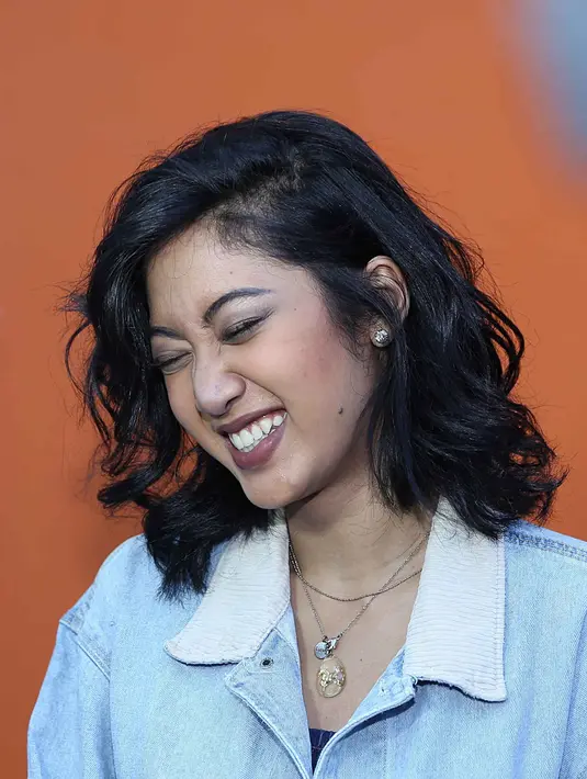 Widi Vierra mengaku bahwa hidungnya yang terlihat mancung lantaran melakukan tanam benang dan menyuntikkan filler. Ia membantah telah melakukan operasi plastik. (Nurwahyunan/Bintang.com)