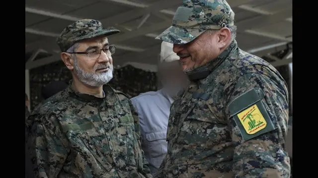 Foto tanpa tanggal yang dipublikasikan oleh Hizbullah Military Media pada Sabtu (21/9/2024) memperlihatkan komandan Hezbollah Ibrahim Akil (kiri) bersama komandan Hizbullah lain yang tidak disebutkan identitasnya.