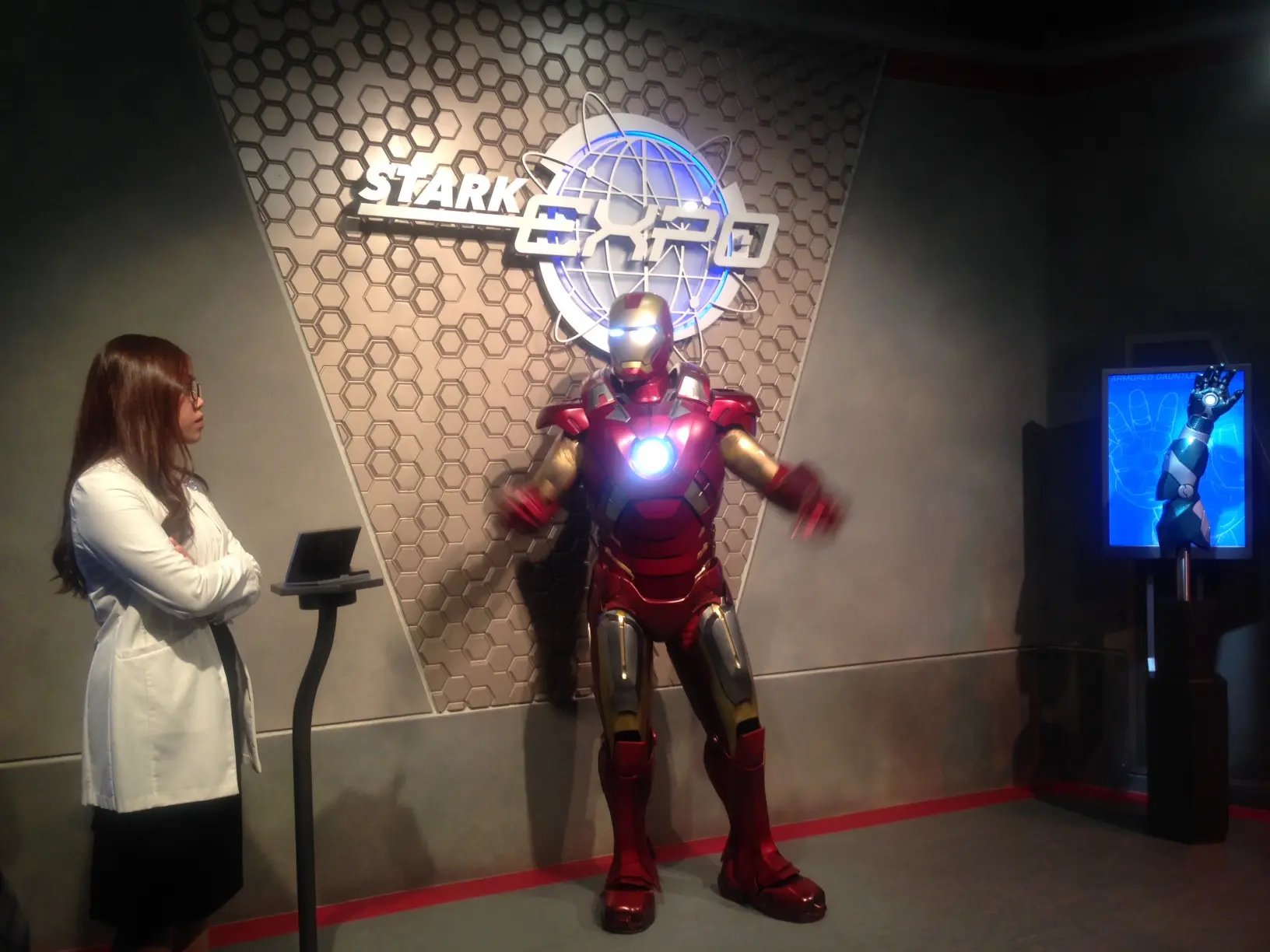 Wahana baru dengan atraksi seru bersama Iron Man kian meramaikan Disneyland Hong Kong.  (Foto: Novi Nadya/Liputan6.com)