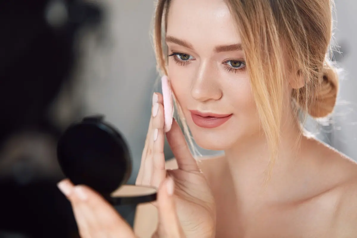 Ilustrasi makeup tahan lama/dok. puhhha/shutterstock