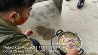 Usai bantai buaya di Konawe, TKA China memasak hewan reptil itu menjadi sop dan dalam bentuk potongan-potongan kecil.(Liputan6.com/foto BKSDA Sultra)