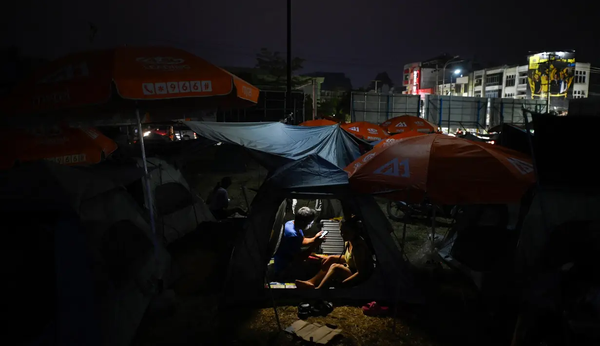 Saat ini, warga Myanmar terpaksa berlindung sementara di tenda-tenda sederhana. (Sai Aung MAIN/AFP)