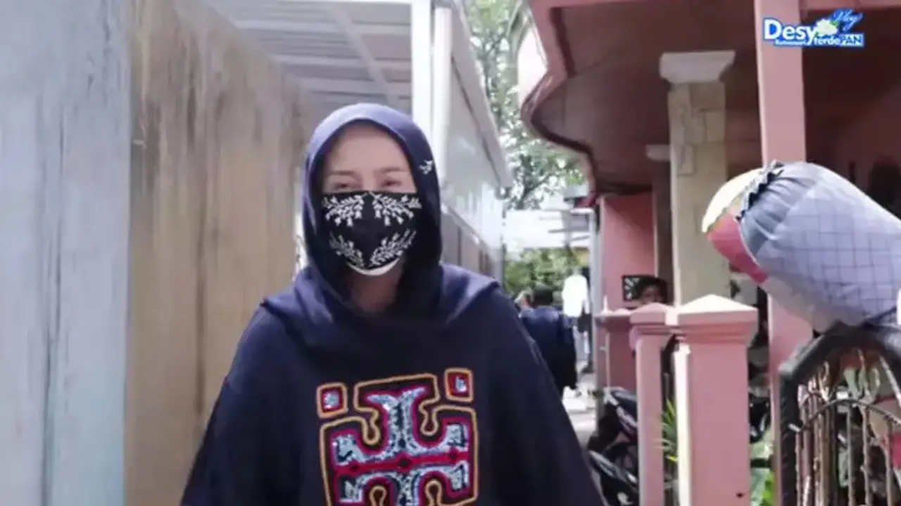 Dulu Pernah Tinggal di Gang Sempit, Berikut Potret Dapur Rumah Lama Desy Ratnasari yang Minim Perabotan