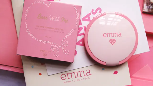 [Bintang] Biar Cantik Natural, Pakai Compact Powder Dibawah 50 Ribu Ini