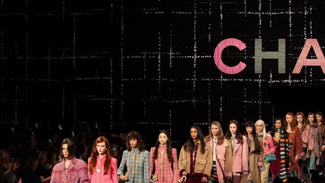 Parade Tweeds Meriahkan Paris Fashion Week di Panggung Rumah Mode Chanel