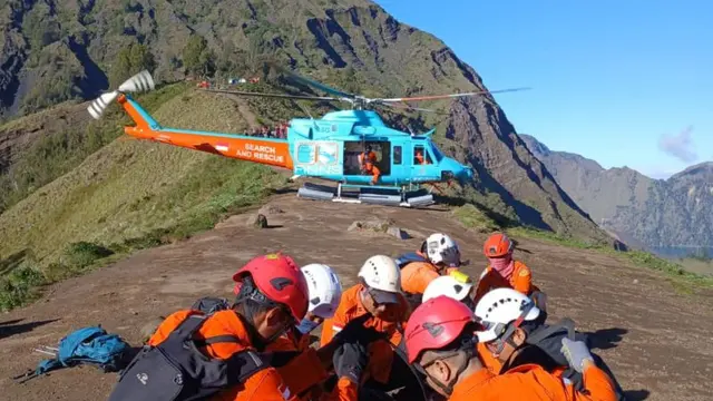 Evakuasi Pendaki Malaysia Jatuh di Rinjani