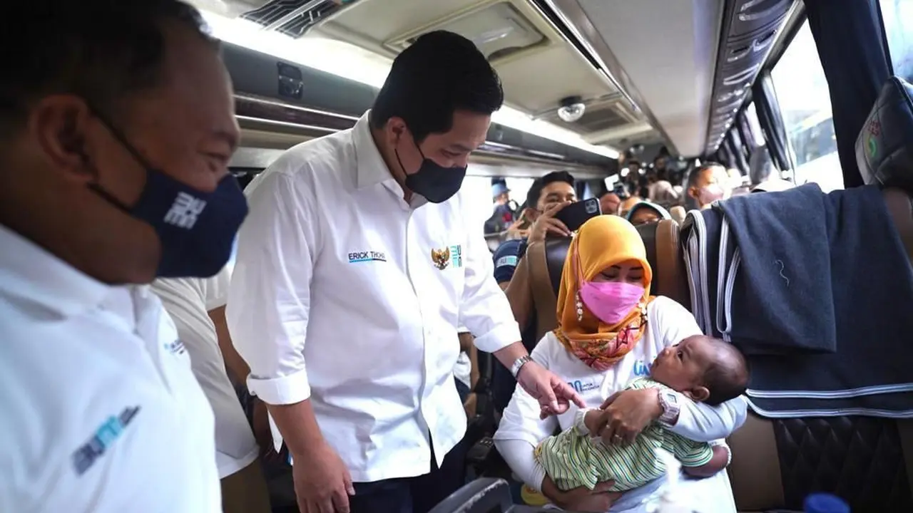 Menteri BUMN Erick Thohir melepas mudik gratis BUMN menggunakan bus di GBK