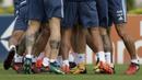 Deretan tato pemain Argentina saat berlatih jelang laga kualifikasi Piala Dunia 2018 di Ezeiza, Buenos Aires, (3/10/2017).  Argentina akan melawan Peru pada 6 oktober 2017. (AFP/Juan Mabromata)