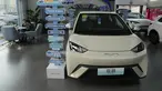 BYD Motor Indonesia akan segera merilis mobil istrik terbarunya di gelaran Gaikindo Indonesia International Auto Show (GIIAS) 2025. Dikabarkan, salah satu model yang bakal dihadirkan adalah BYD Seagull. (AP Photo/Ng Han Guan)