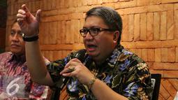Ketua Aprindo Roy Mandey menjelaskan kepada awak media di Jakarta, Senin (3/10). Dengan Permen tersebut, maka masyarakat lebih terikat. Meskipun ada penolakan, program kantong plastik berbayar akan tetap dijalankan pemerintah. (Liputan6.com/Angga Yuniar)
